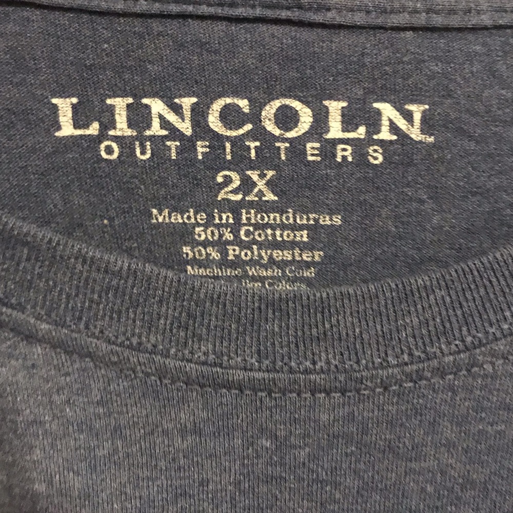 ⚠️SOLD⚠️Lincoln outfitters men style tee - Picture 4 of 5